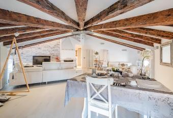 Addicted to Paradise b&b allows 18 year olds to book a room