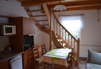 Chata Eli  ka has rooms with a private hot tub