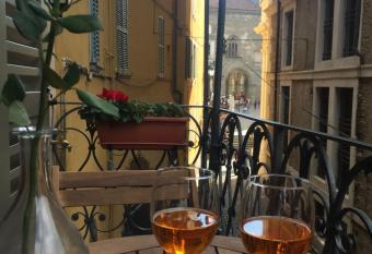 Casa Vacanze Piazza Vecchia has Balcony rooms