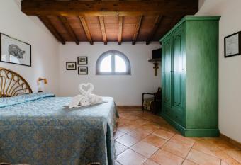 Casa Andreina has rooms with a private hot tub