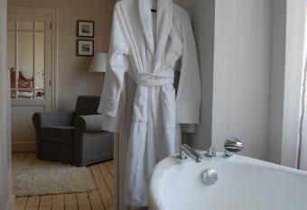 Grand Hotel Belle Vue has rooms with a private hot tub