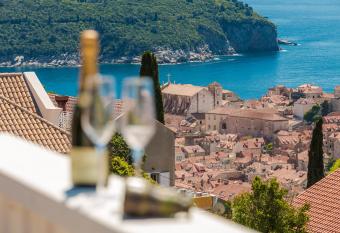 Deluxe Villa Matic rooms&apartments Free parking allows 18 year olds to book a room