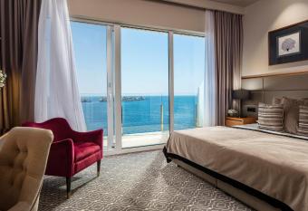 Royal Ariston Hotel has Balcony rooms