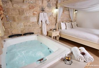 Agama allows 18 year olds to book a room