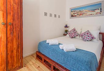 Casinhas da Boa Hora allows 18 year olds to book a room