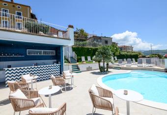 Palazzo Gargano has Balcony rooms