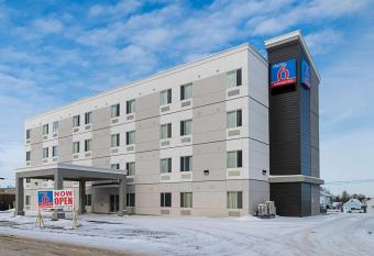 Studio 6-Bruderheim, AB allows 18 year olds to book a room
