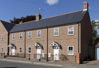 D&E Homestay allows 18 year olds to book a room