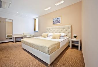 Hotel Central allows 18 year olds to book a room