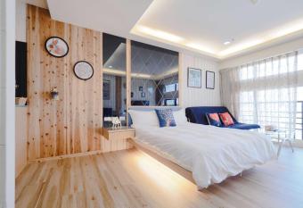 Color Fun inn allows 18 year olds to book a room