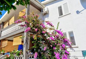 Apartment Daca has Balcony rooms