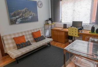 Deusto Piso wifi internet T V y garaje allows 18 year olds to book a room