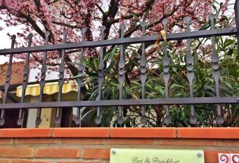 A Casa di Laura allows 18 year olds to book a room