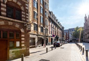 H  tel Saint Maurice allows 18 year olds to book a room