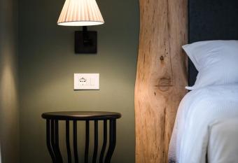Locanda la Cross - Adults Only allows 18 year olds to book a room