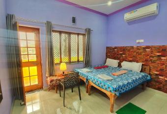 Anukampa Paying Guest House has Balcony rooms