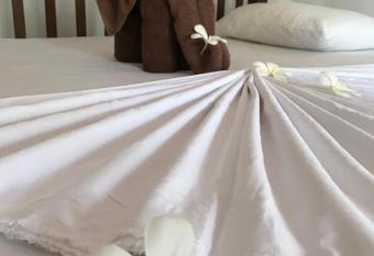 King s Elephant Cabanas & Restaurant has Balcony rooms