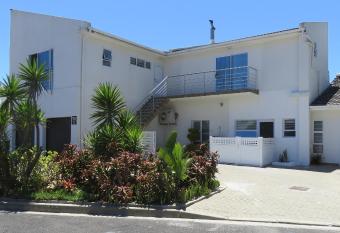 Pro Moni s Guesthouse allows 18 year olds to book a room