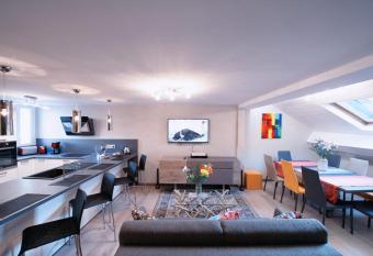 Le 3 de Coeur Annecy allows 18 year olds to book a room