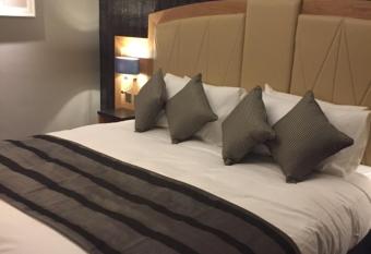 The Bell Hotel Aylesbury allows 18 year olds to book a room