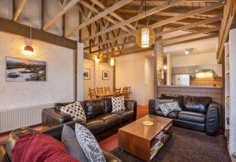 Snowgums 13 has Balcony rooms