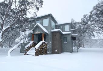 Alpenglow has rooms with a private hot tub