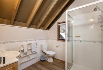 Arapaho has rooms with a private hot tub