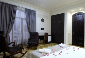 Hotel S&L has rooms with a private hot tub