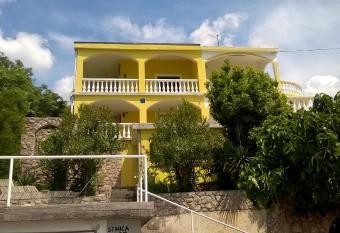 Apartment Stinica 26 E has Balcony rooms