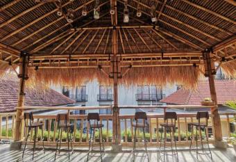 Nuka Beach Inn has Smoking/Balcony rooms