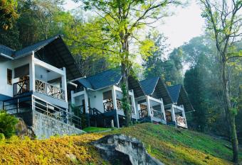 Woodrose Resort has Balcony rooms