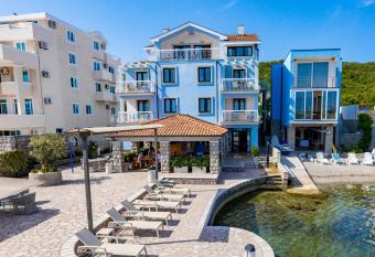 ApartHotel Villa Lav has Balcony rooms