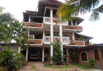 Melvila has Balcony rooms