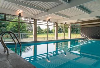 H  tel Ch  teau Tilques has Balcony rooms