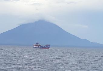 Bananas Guest House Private Room allows 18 year olds to book a room