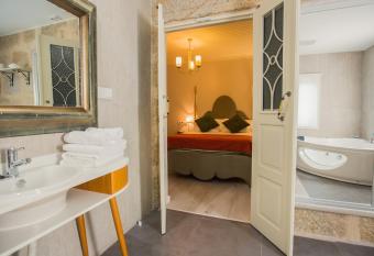 Quinta do Caminho, AL has rooms with a private hot tub