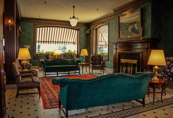 Penn Wells Hotel allows 18 year olds to book a room