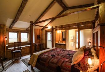 The Squibb Houses has Balcony rooms