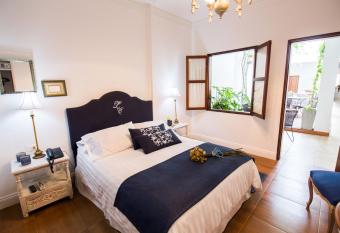 Leclerc Hotel Boutique Cali Granada allows 18 year olds to book a room