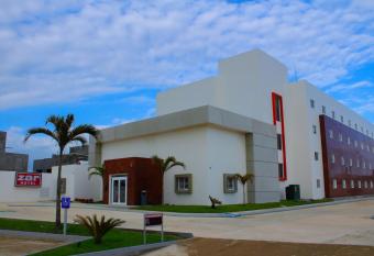 Zar Coatzacoalcos allows 18 year olds to book a room