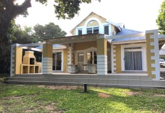 Caribbean Estates Villa B10 on Barbados allows 18 year olds to book a room