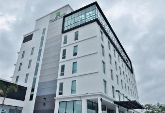 Fuller Hotel Kulim allows 18 year olds to book a room