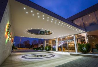 Hotel Crystal Light has Smoking/Balcony rooms