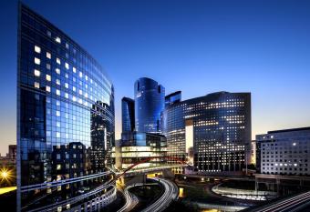 Moderne Apartement La Defense Paris has Balcony rooms