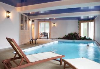 H  tel de l Aviation has Balcony rooms