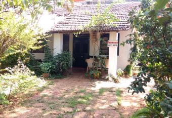 Rodrigues Guest House has Smoking/Balcony rooms