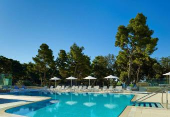 Park Plaza Arena Pula has rooms with a private hot tub