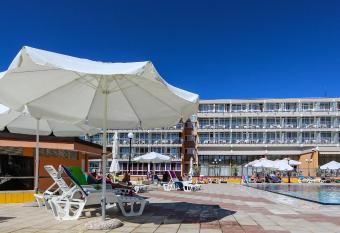 Arena Hotel Holiday has Balcony rooms