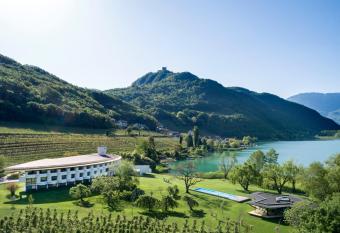 Seehotel Ambach has Balcony rooms