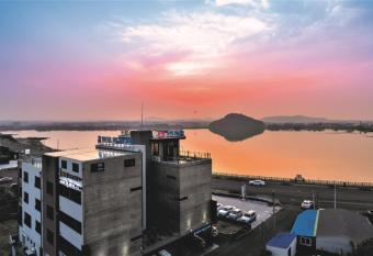 Hu An Stay Hotel has Balcony rooms